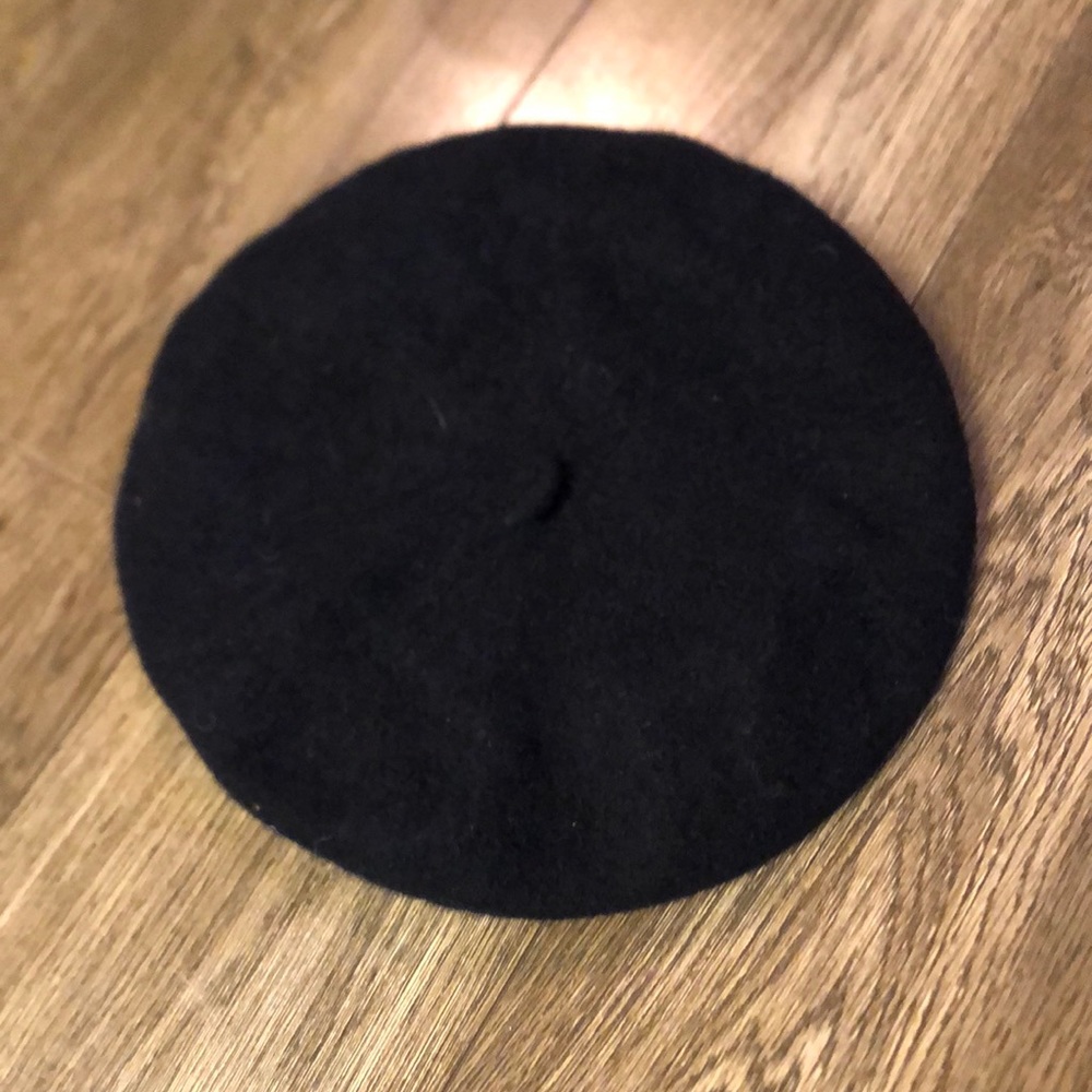 Black wool beret